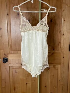 Vintage Warner's Whimsies Ivory Lace-Trim Chemise Bodysuit Size 34 sm/md
